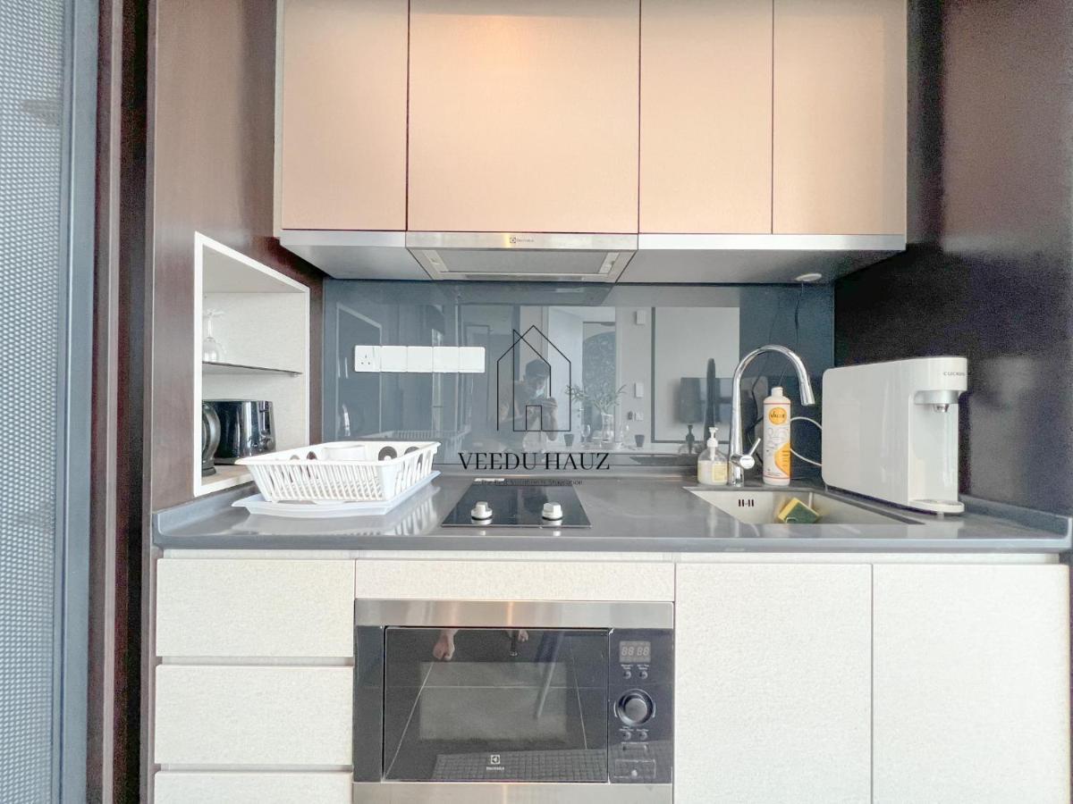 קואלה לומפור Scarletz Suites At Klcc By Veedu Hauz מראה חיצוני תמונה
