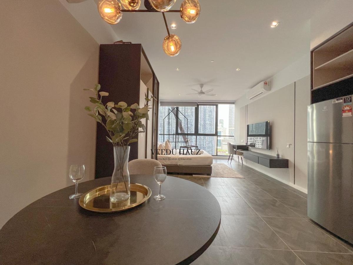 קואלה לומפור Scarletz Suites At Klcc By Veedu Hauz מראה חיצוני תמונה