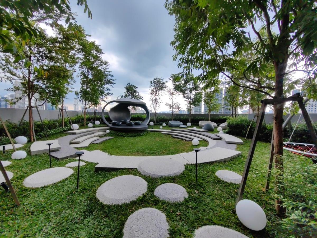 קואלה לומפור Scarletz Suites At Klcc By Veedu Hauz מראה חיצוני תמונה